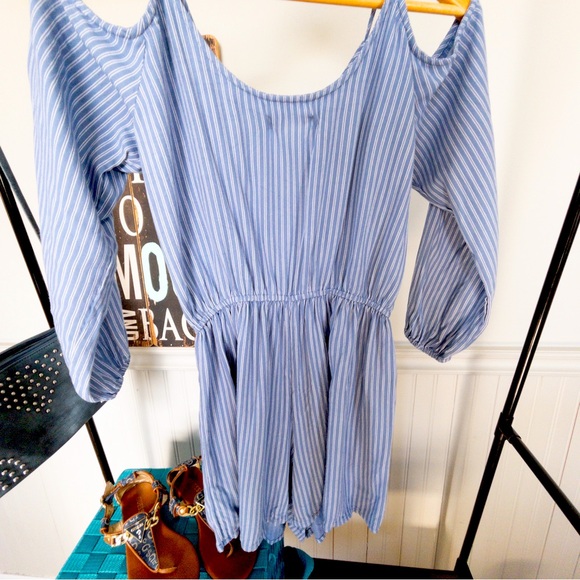 Hollister Summer Blue and White Romper Off the Shoulder Long Sleeve Size M B006 - Picture 7 of 11